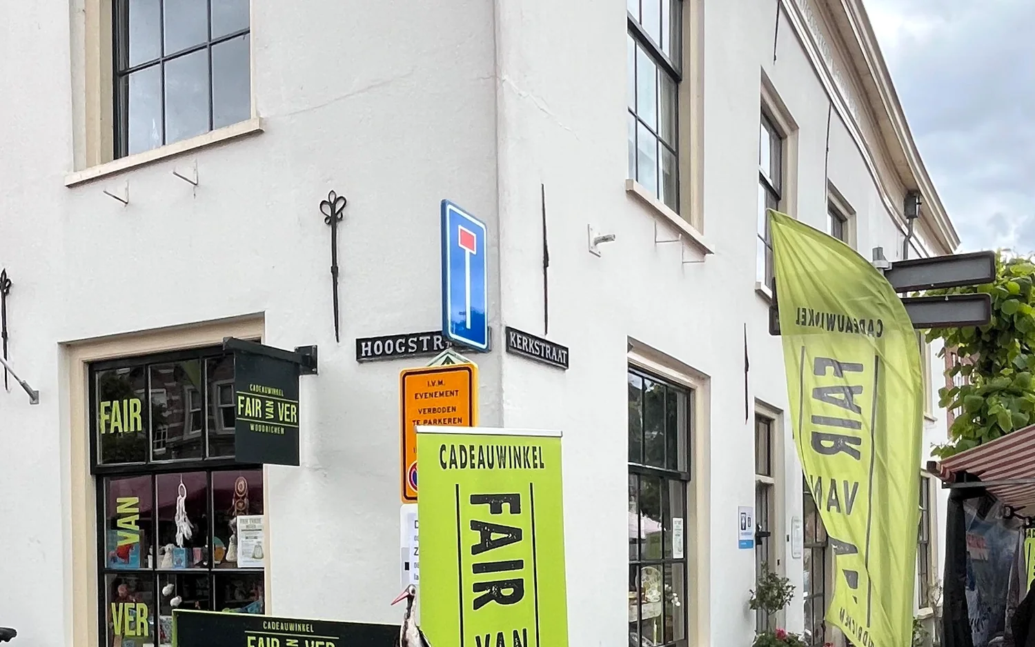Beachflag en roll-up banner van Fair van Ver tijdens de Visserijdagen in Woudrichem