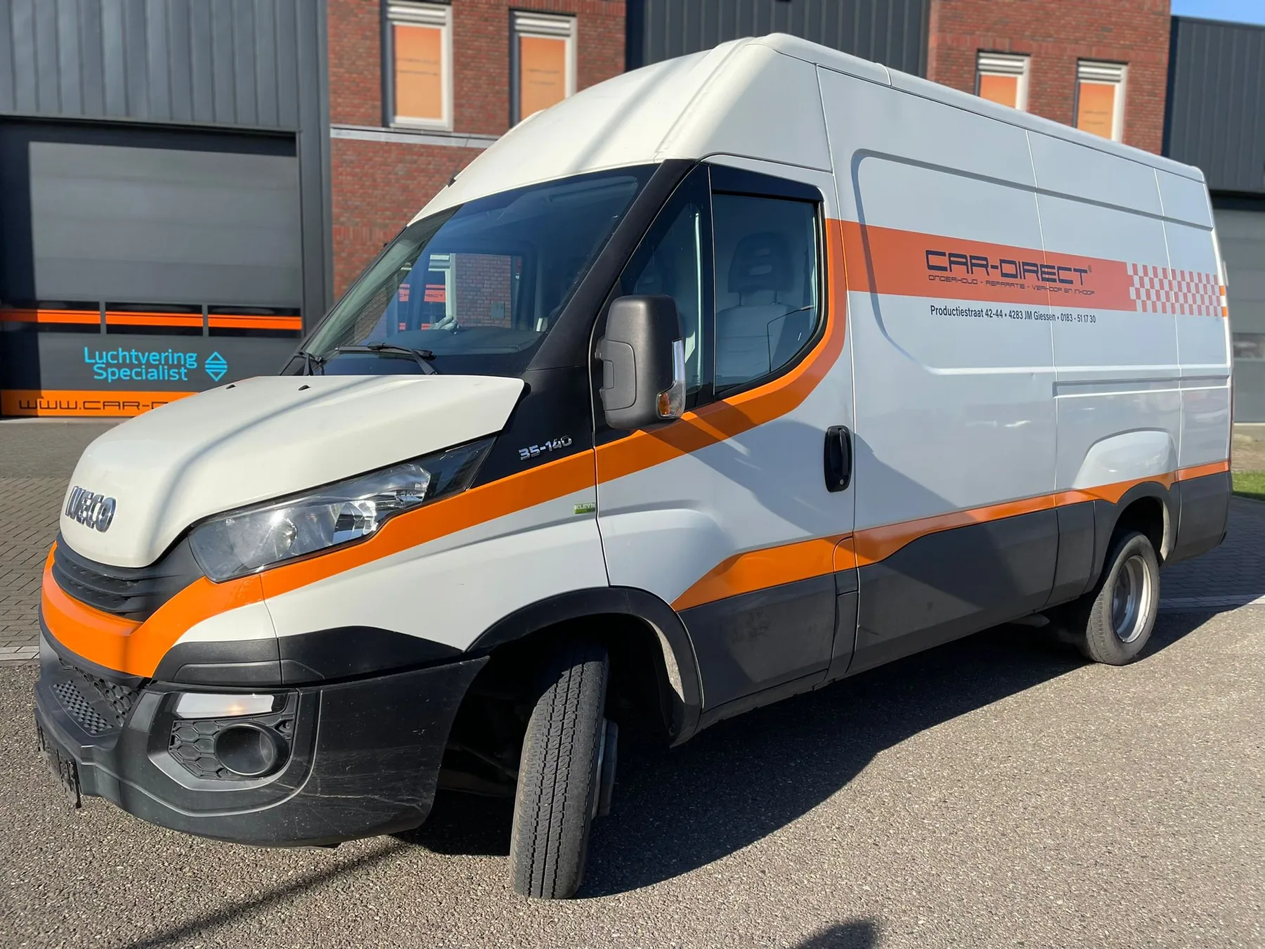 Een fris wagenpark voor Car Direct, de huisstijl vertaald naar de voertuigvorm.