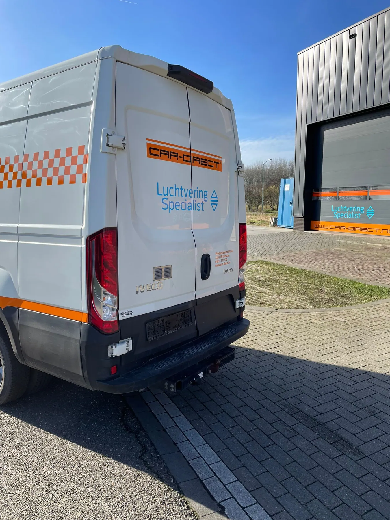 Een fris wagenpark voor Car Direct, de achterzijde als extra contactmoment.