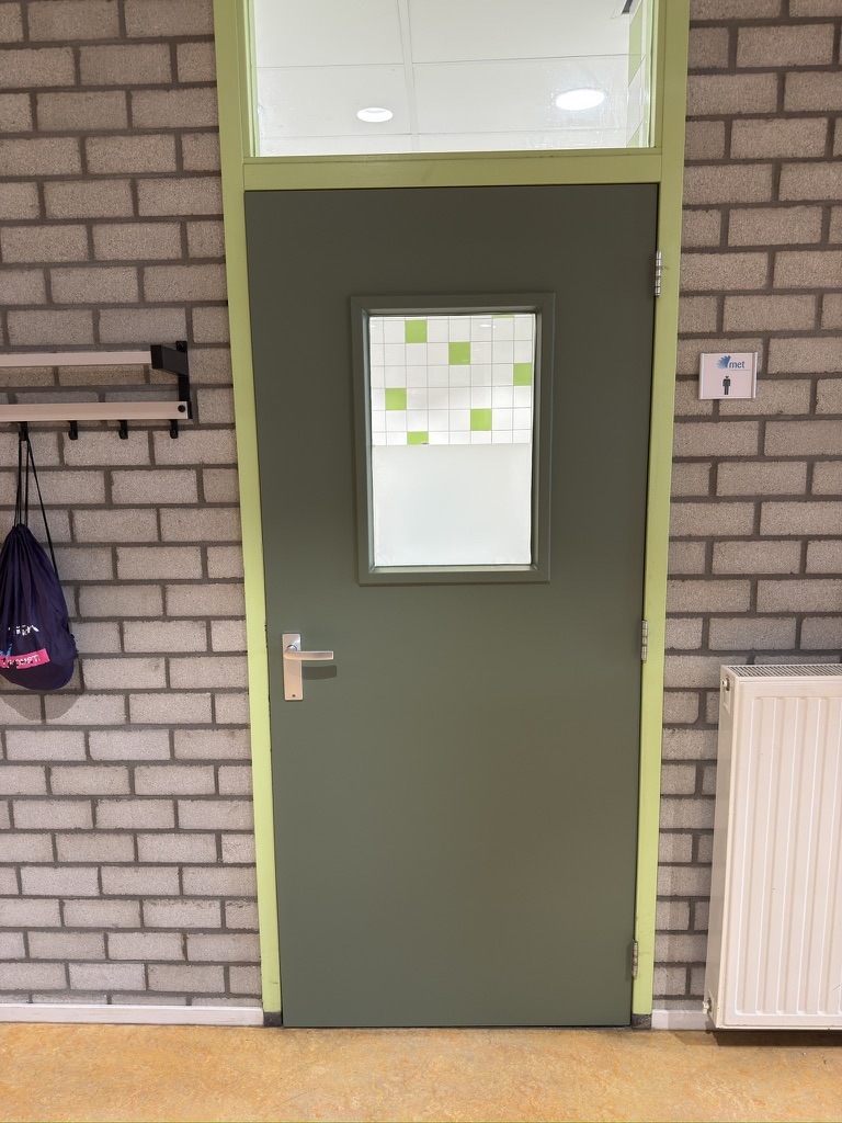 Groene toiletdeur na Re-Style