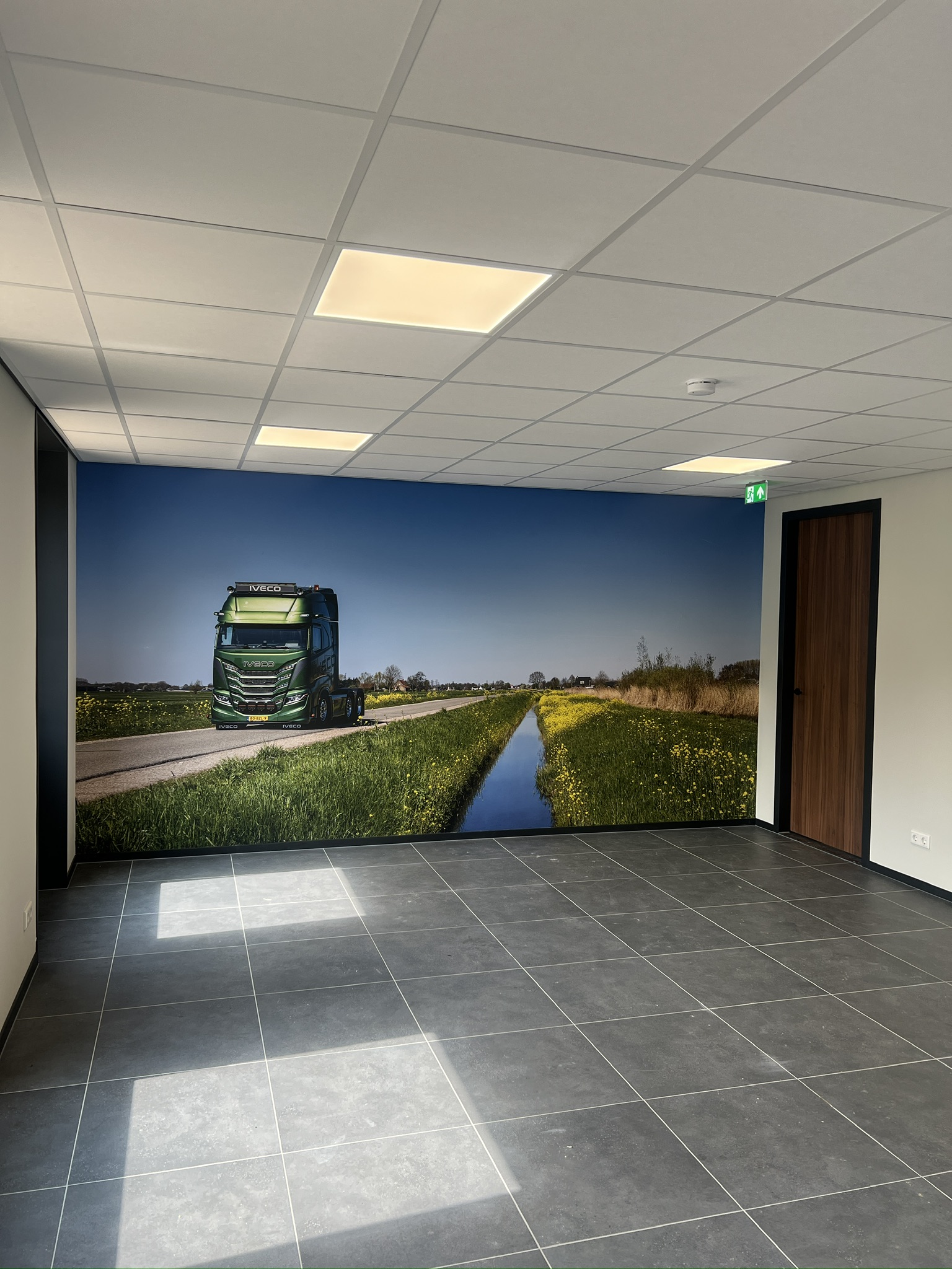 Iveco fotowand vanuit rechterperspectief