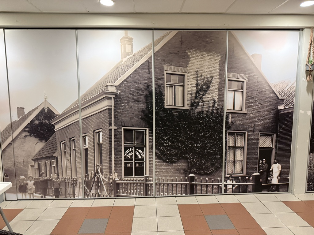 Detail van het historische huis op de fotowand
