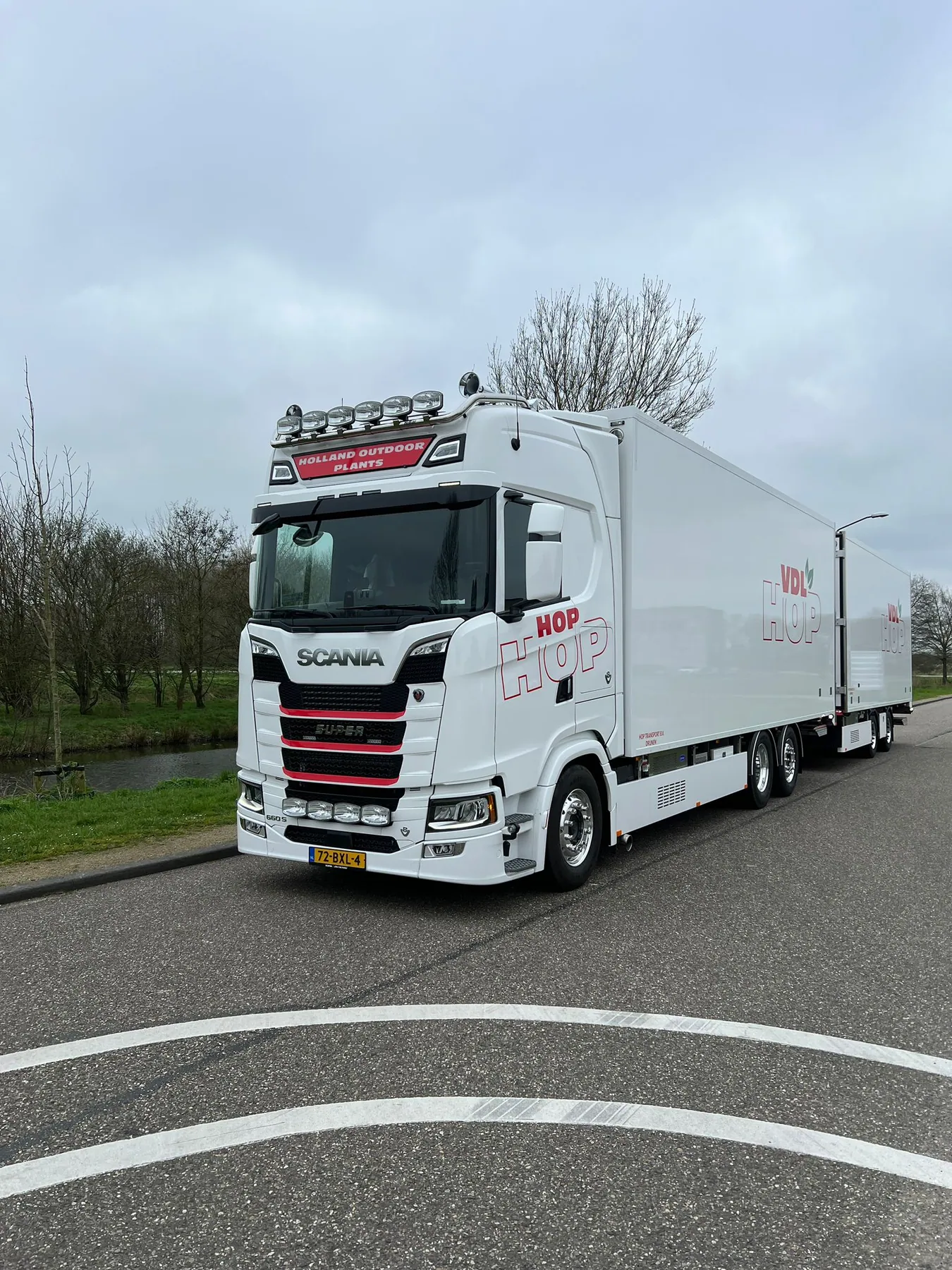 Truck & trailer uitgevoerd door Cornelissen Reclame