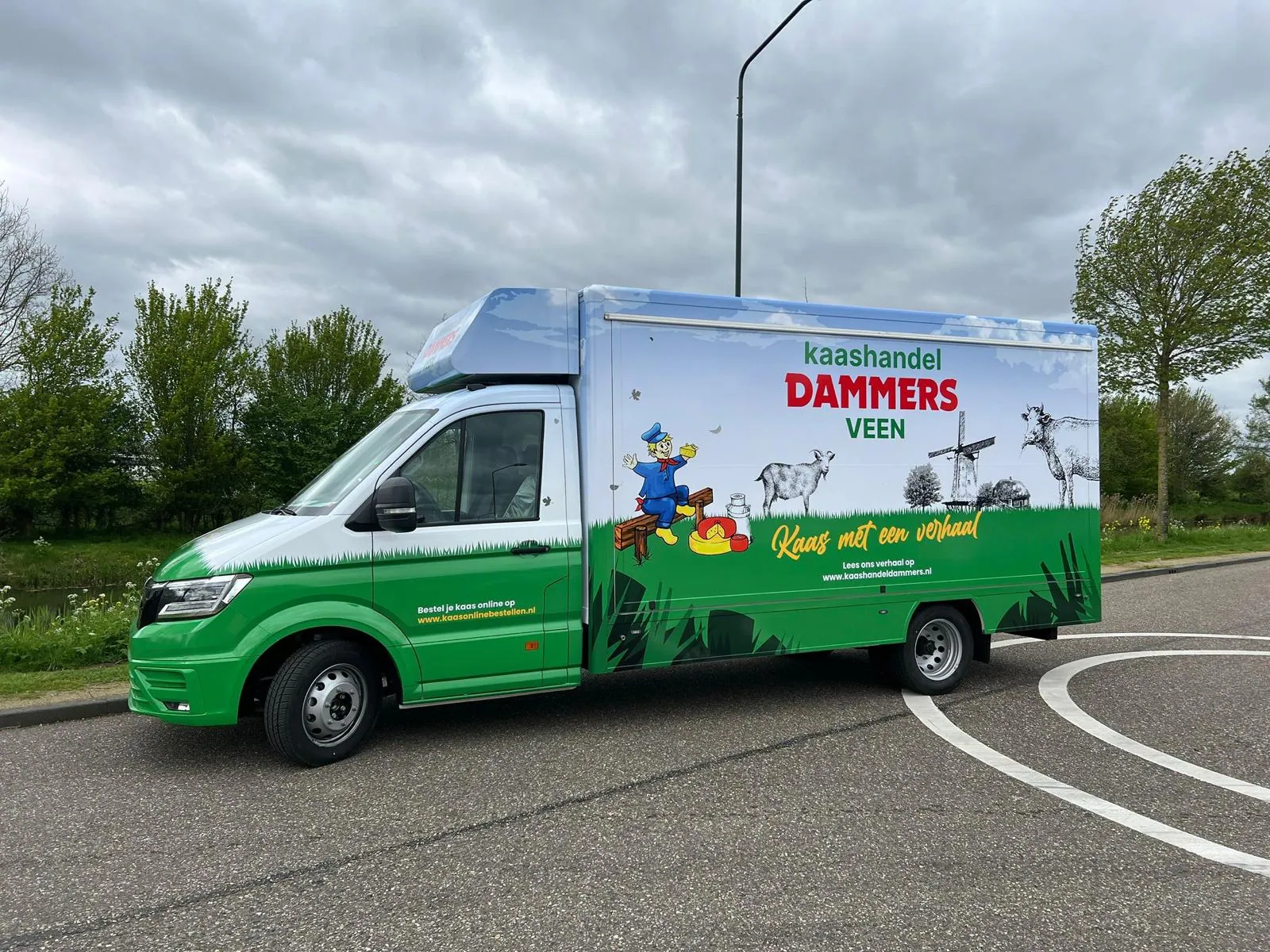 Full-colour voertuigwrap van Kaashandel Dammers