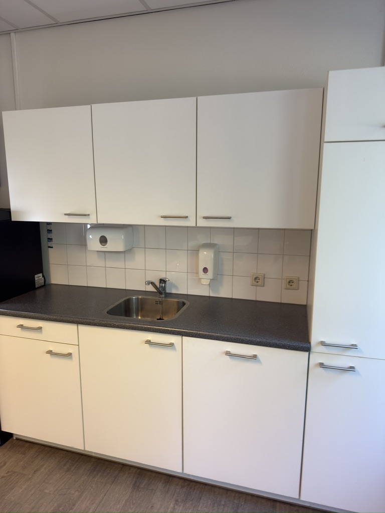 Voor · witte bedrijfskeuken