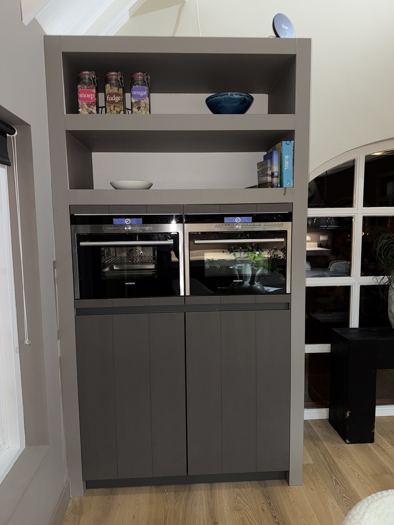 Oventoren na restyle in grijze houtlook