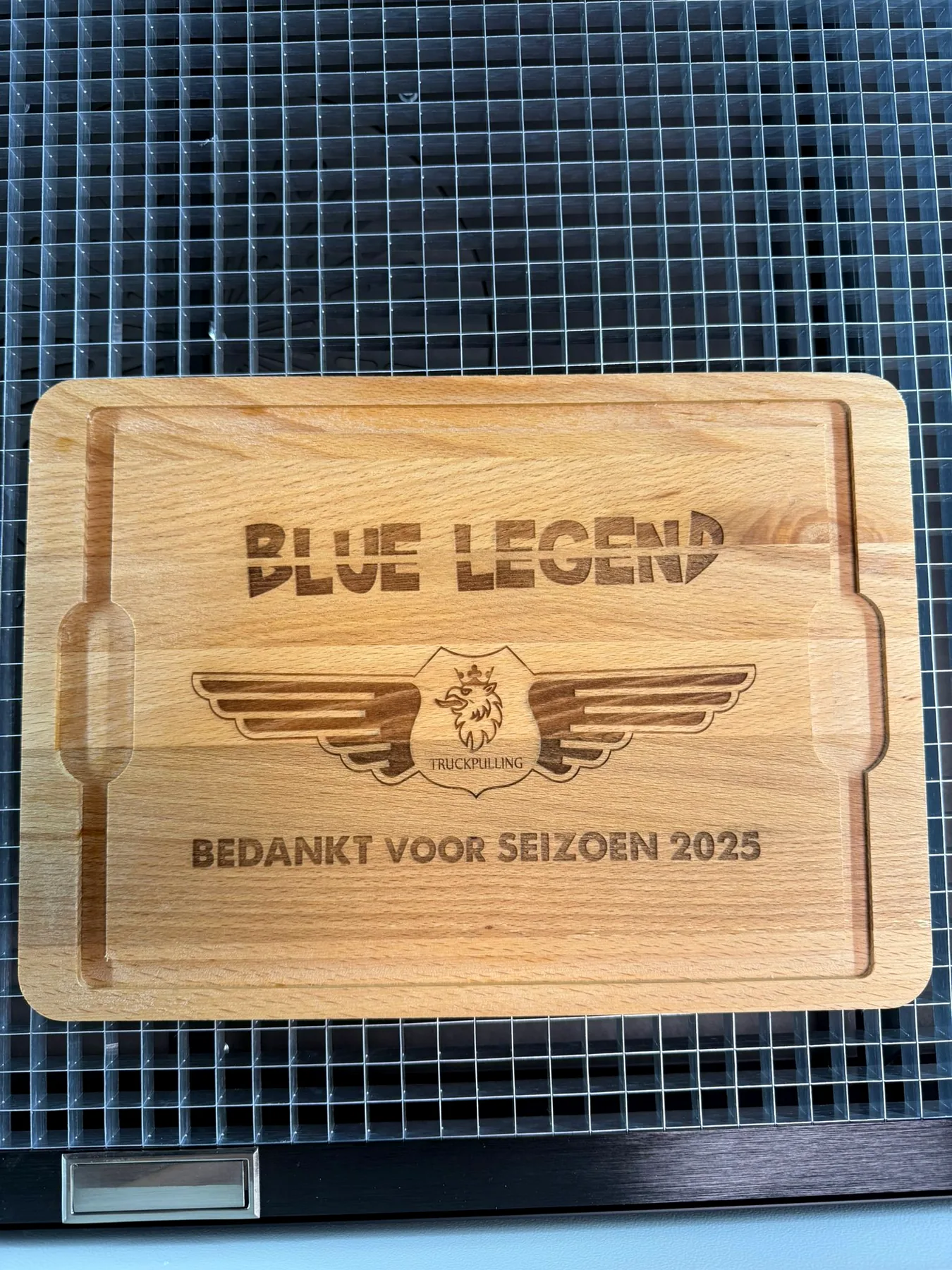 Houten snijplank met illustratie en tekstgravure