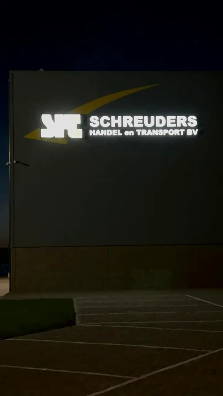Verlichte gevelletters voor Schreuders Handel en Transport