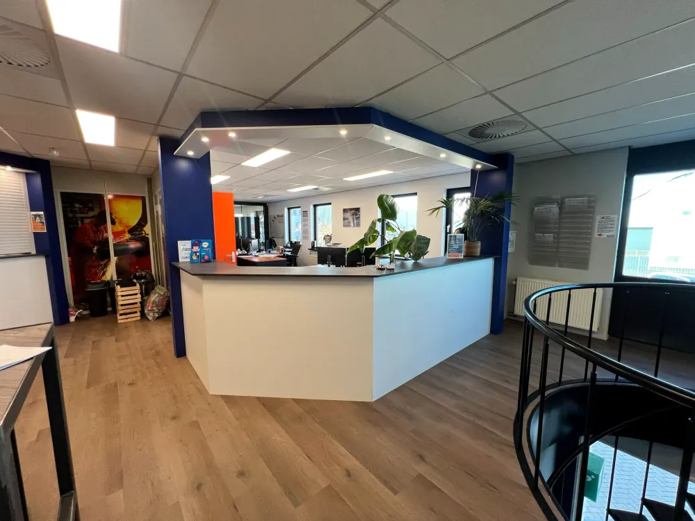 Kantoorbalie vóór de interieurwrap