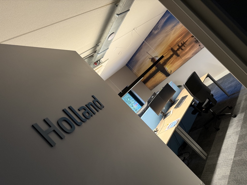 Combinatie van Holland freesletters en molenvisual